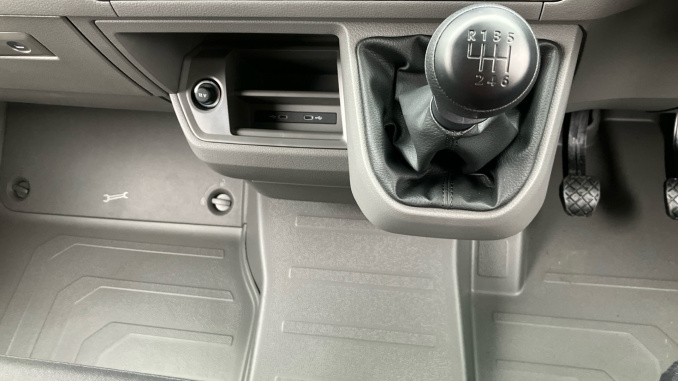 Volkswagen Crafter Cr35 Mwb Diesel Fwd 2.0 TDI 140PS Commerce Business High Roof Van - Image 14